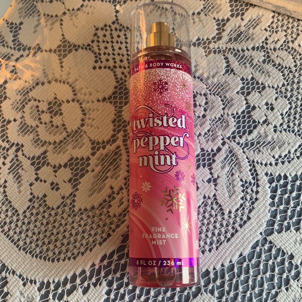 Bath and Body Works Twisted peppermint bundle - Picture 5 of 6